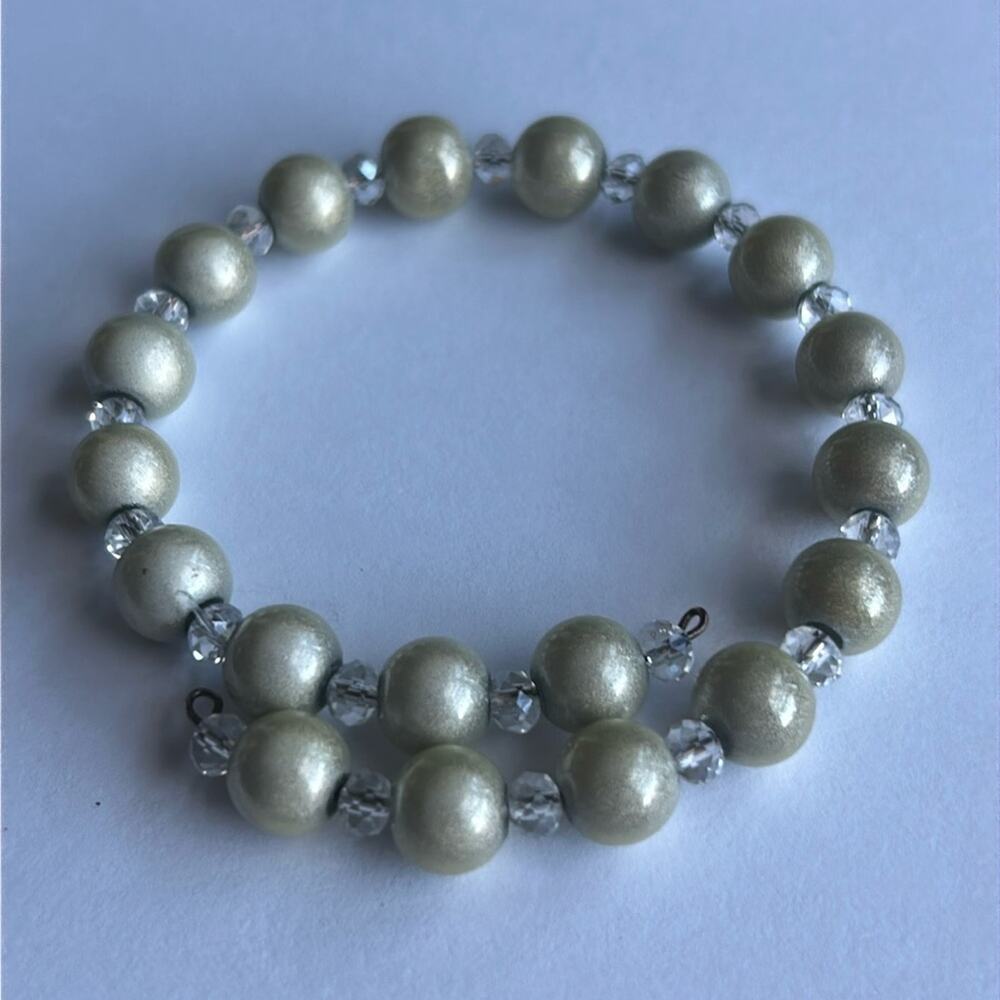 Women’s vintage‎ dainty clear/white beaded bracelet one size measurements shown